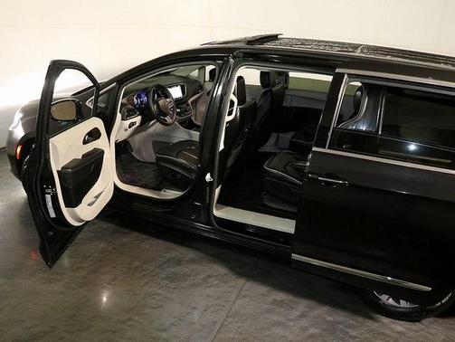 2023 Chrysler Pacifica Hybrid Limited