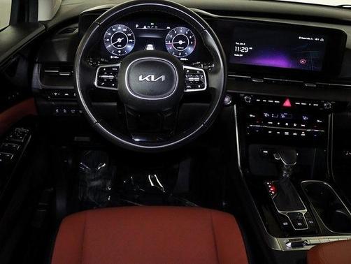 2023 Kia Carnival SX