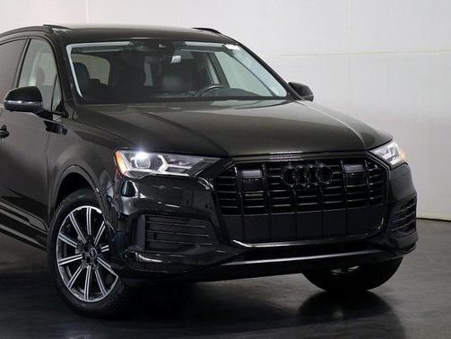 2023 Audi Q7 45 Premium Plus