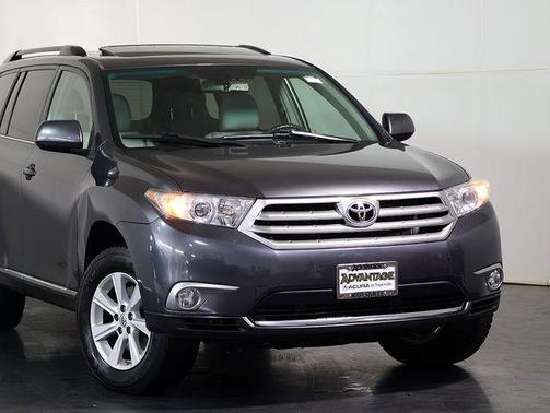 Magnetic Gray Metallic 2012 Toyota Highlander SE