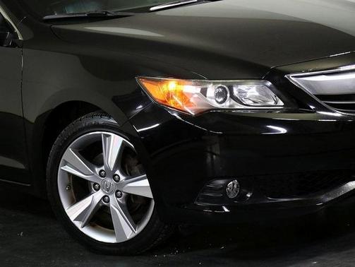 2013 Acura ILX 2.0L w/Premium Package