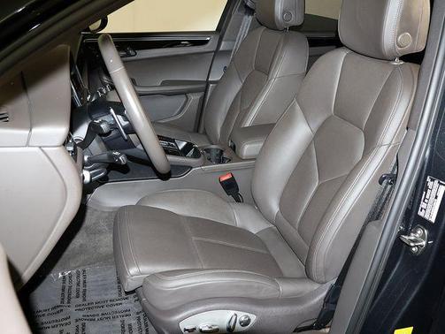 Chalk 2024 Porsche Macan Base