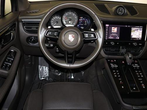 Chalk 2024 Porsche Macan Base