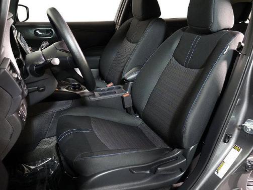 Gun Metallic 2025 Nissan Leaf S