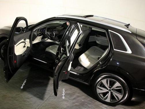 2024 Audi Q8 e-tron Premium