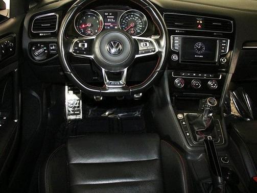 2017 Volkswagen Golf GTI SE 4-Door