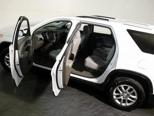 2018 Chevrolet Traverse LT Cloth