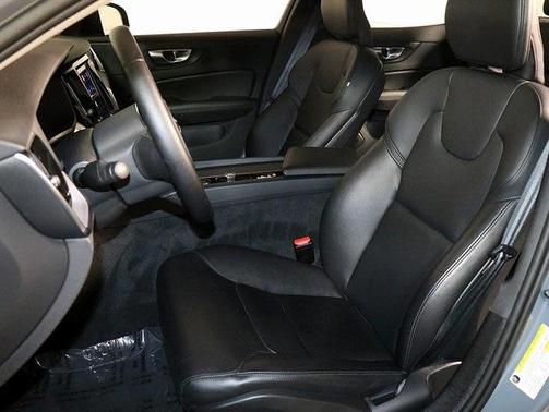 2024 Volvo S60 B5 Core Dark Theme