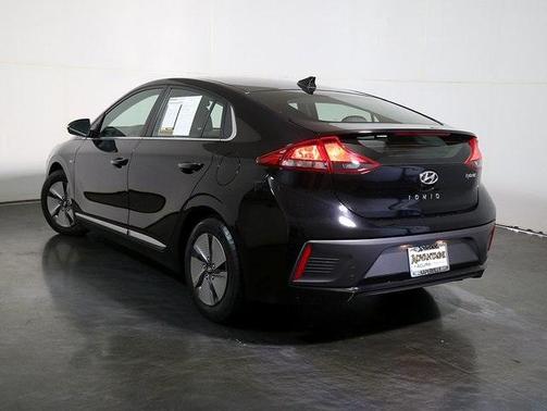 2020 Hyundai IONIQ Hybrid SE