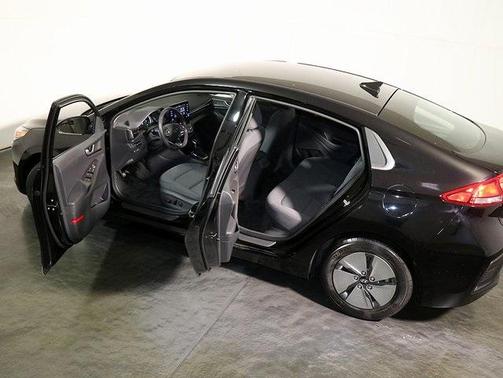 2020 Hyundai IONIQ Hybrid SE