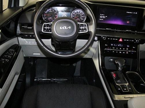 2024 Kia Carnival EX