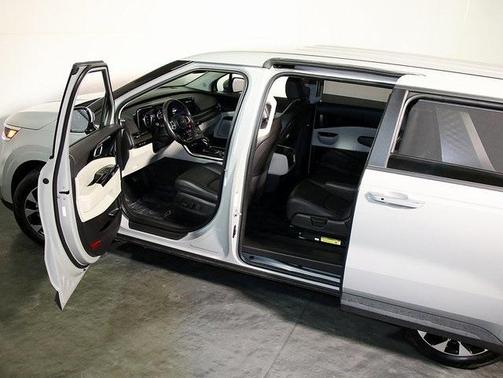 2024 Kia Carnival EX