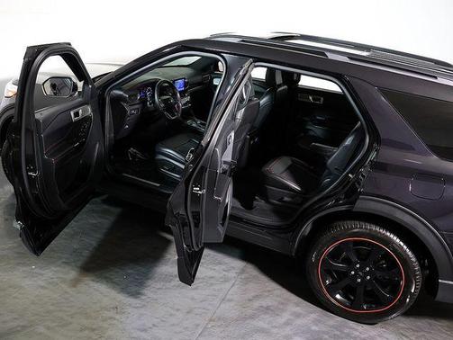 Black Metallic 2024 Ford Explorer ST-Line