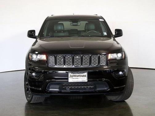 Photo 5 of 37 of 2018 Jeep Grand Cherokee Altitude