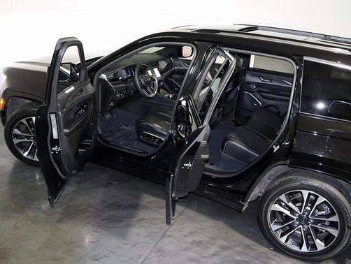 2022 Jeep Grand Cherokee 4xe Overland