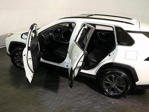 2022 Toyota RAV4 Hybrid XLE Premium