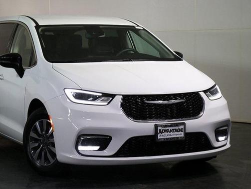2024 Chrysler Pacifica Hybrid Select