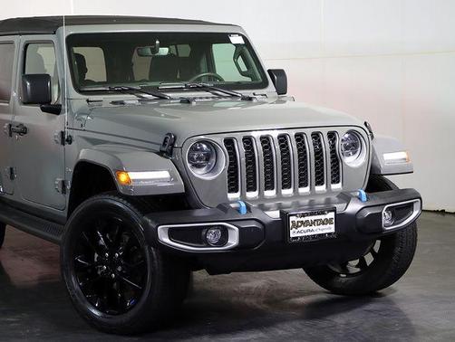 Sting Gray Clearcoat 2023 Jeep Wrangler 4xe Sahara