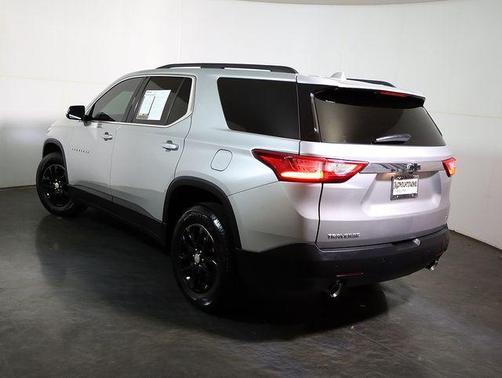 Silver Ice Metallic 2019 Chevrolet Traverse LT Cloth