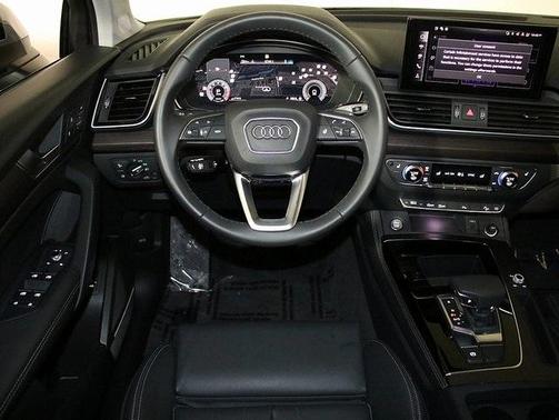 2024 Audi Q5 45 S line quattro Premium
