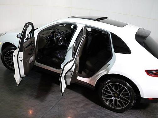 White 2017 Porsche Macan Base