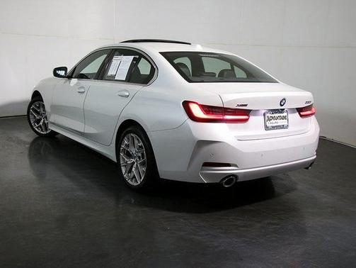 2025 BMW 330 i xDrive