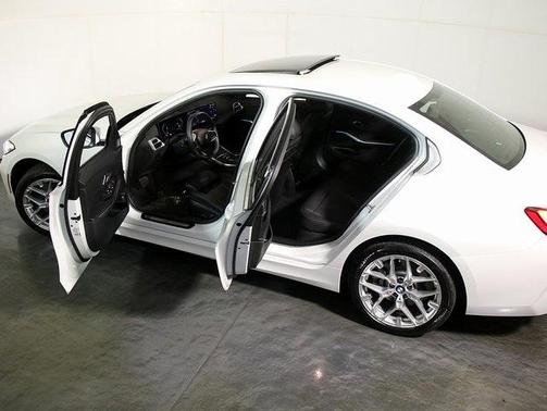 2025 BMW 330 i xDrive