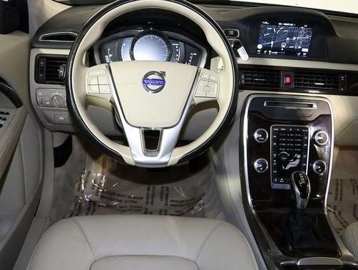 Crystal White Pearl 2015 Volvo XC70 T6