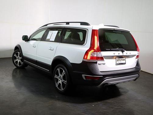 Crystal White Pearl 2015 Volvo XC70 T6