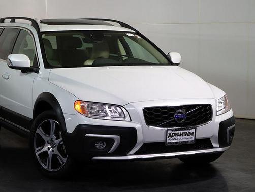 Crystal White Pearl 2015 Volvo XC70 T6