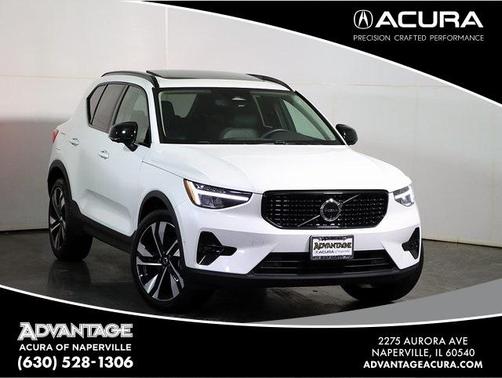 2025 Volvo XC40 B5 Plus Dark Theme