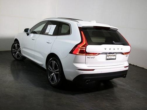 2021 Volvo XC60 T5 Momentum