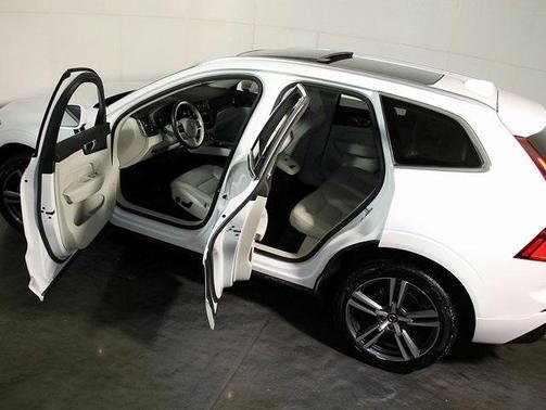 2021 Volvo XC60 T5 Momentum