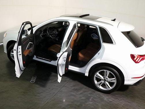 2022 Audi Q3 45 S line Premium