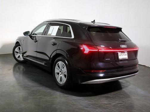 2019 Audi e-tron Premium Plus