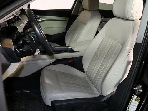 2019 Audi e-tron Premium Plus
