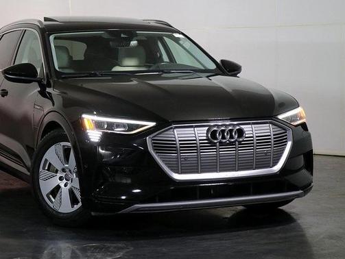 2019 Audi e-tron Premium Plus