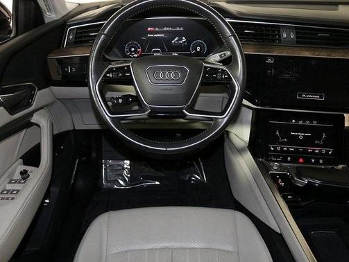 2019 Audi e-tron Premium Plus
