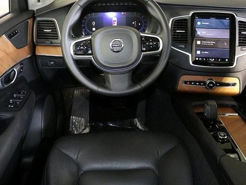 2024 Volvo XC90 B6 Core Bright Theme