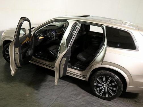 2024 Volvo XC90 B6 Core Bright Theme
