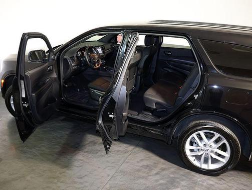 DB Black Crystal Clearcoat 2026 Dodge Durango GT