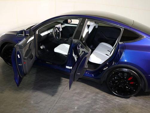 Deep Blue Metallic 2024 Tesla Model Y Performance