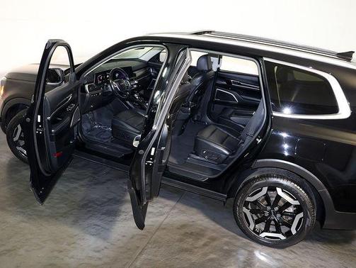 Ebony Black 2024 Kia Telluride S