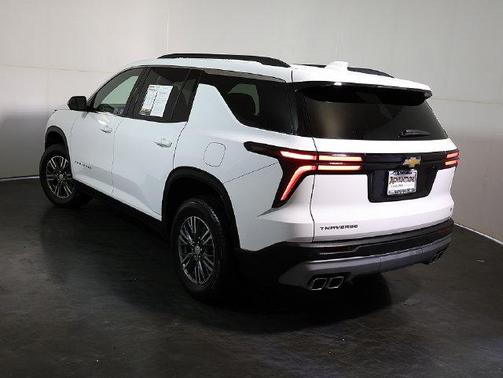 Summit White 2024 Chevrolet Traverse LT