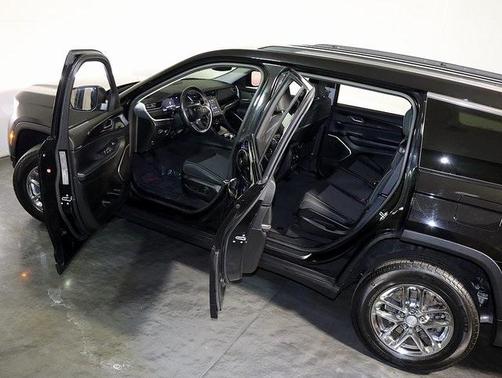 2022 Jeep Grand Cherokee L Laredo