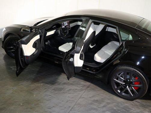 2023 Tesla Model S Plaid
