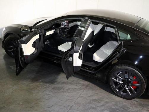 2023 Tesla Model S Plaid