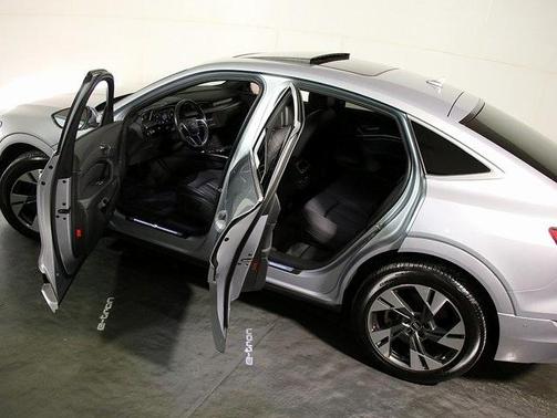 2023 Audi e-tron S line Premium