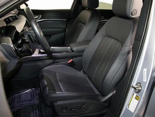 2023 Audi e-tron S line Premium