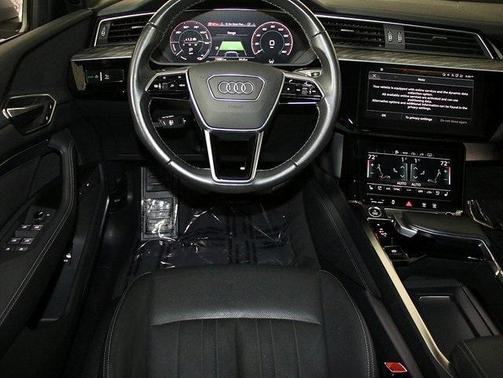 2023 Audi e-tron S line Premium